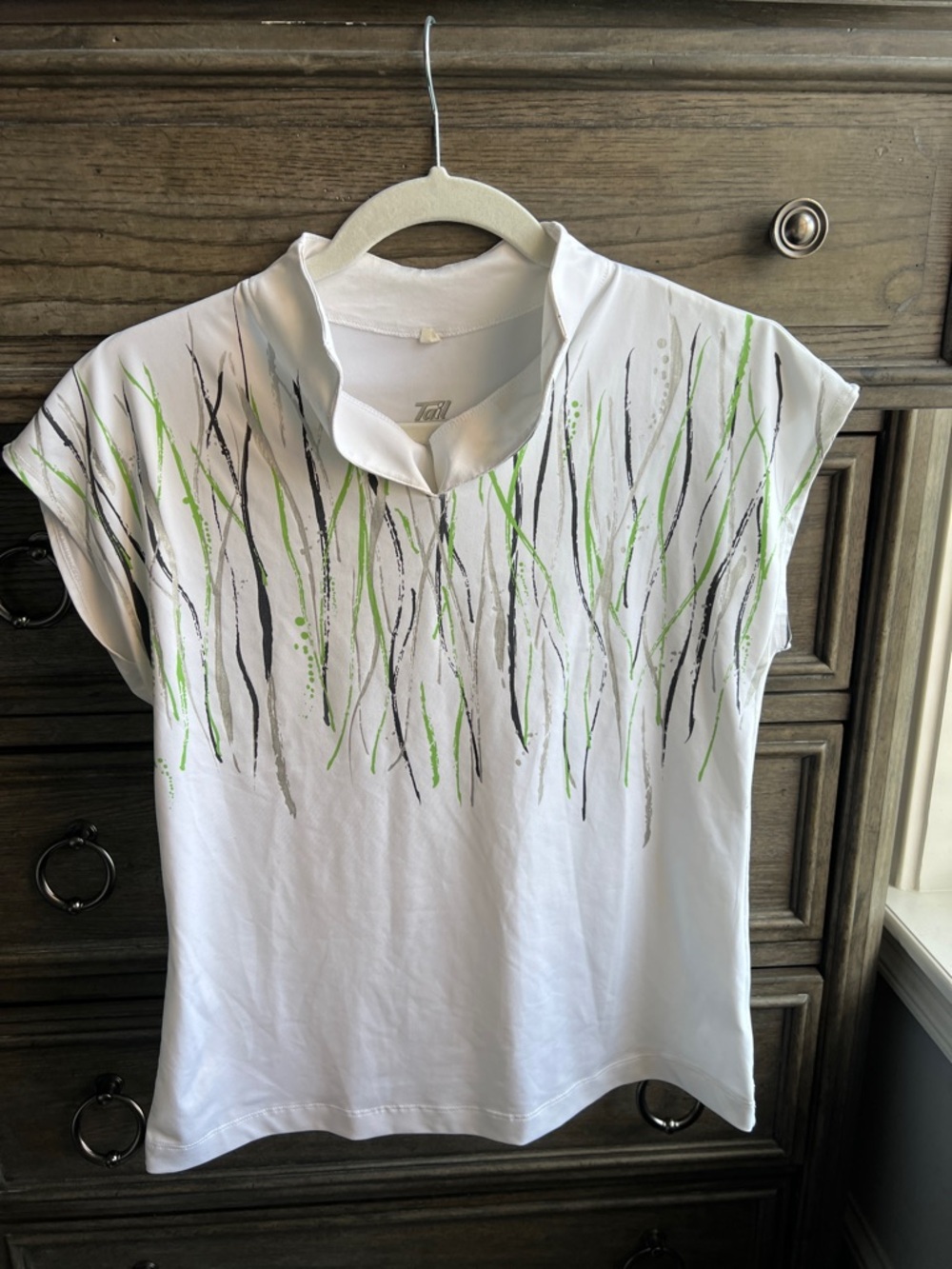 Tail White Short-Sleeve Top with Green & Gray Brushstroke Print